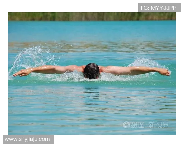 蝶泳运动对身体健康的多重益处及其对提高体能和心理状态的作用